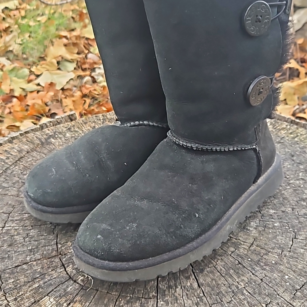 Ugg button boots - Picture 3 of 7